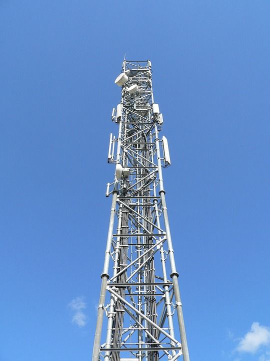 Network infrastructure supporting colocation facilities